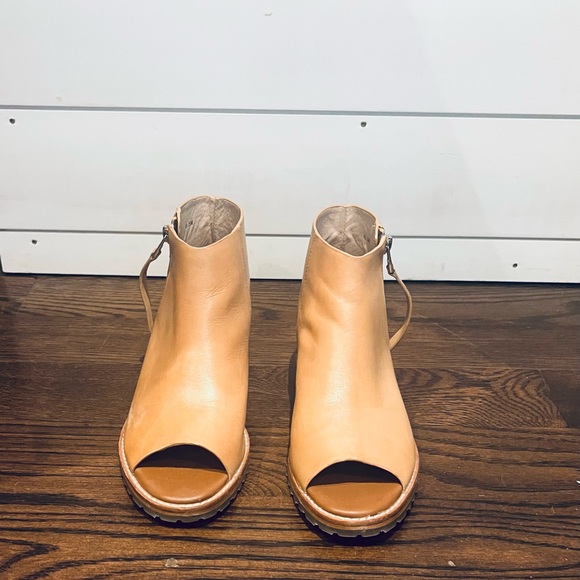 Matt Bernson sandals, size 6.5. - Picture 1 of 7